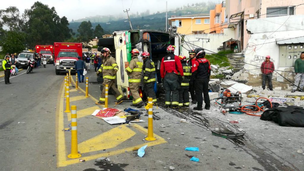 Accidente De Tr Nsito En Conocoto Deja Al Menos Cuatro Personas