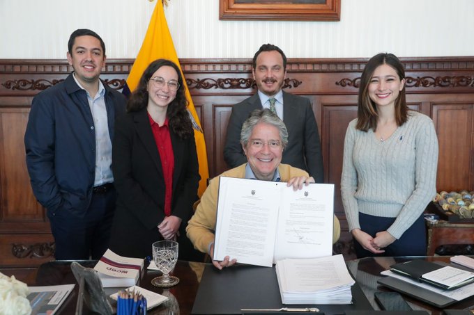 Lasso Firma Decreto Para Llamar A Consulta Popular