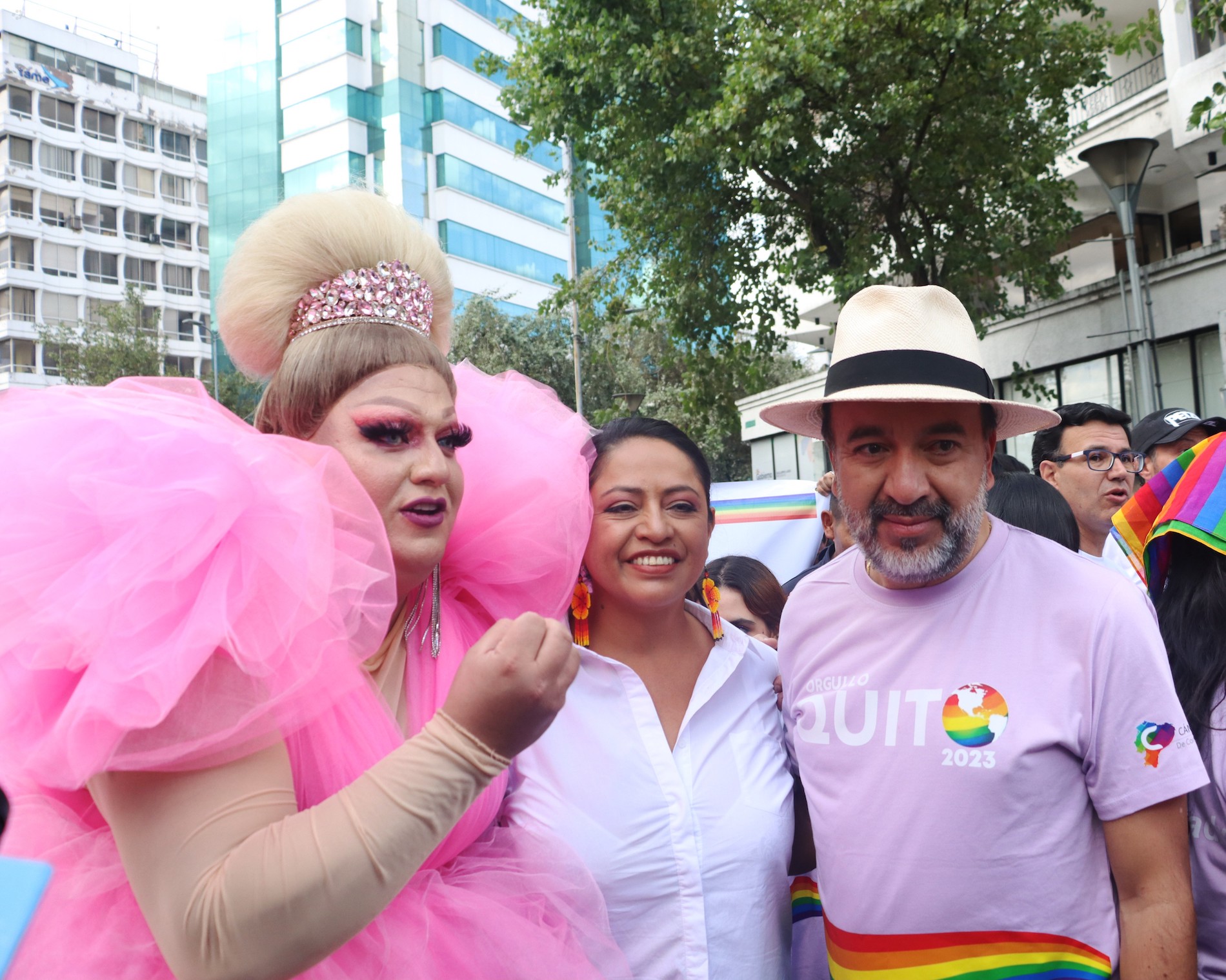 MARCHA ORGULLO GAY La República EC