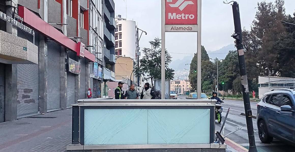 Metro de Quito Una parada resultó afectada por un choque