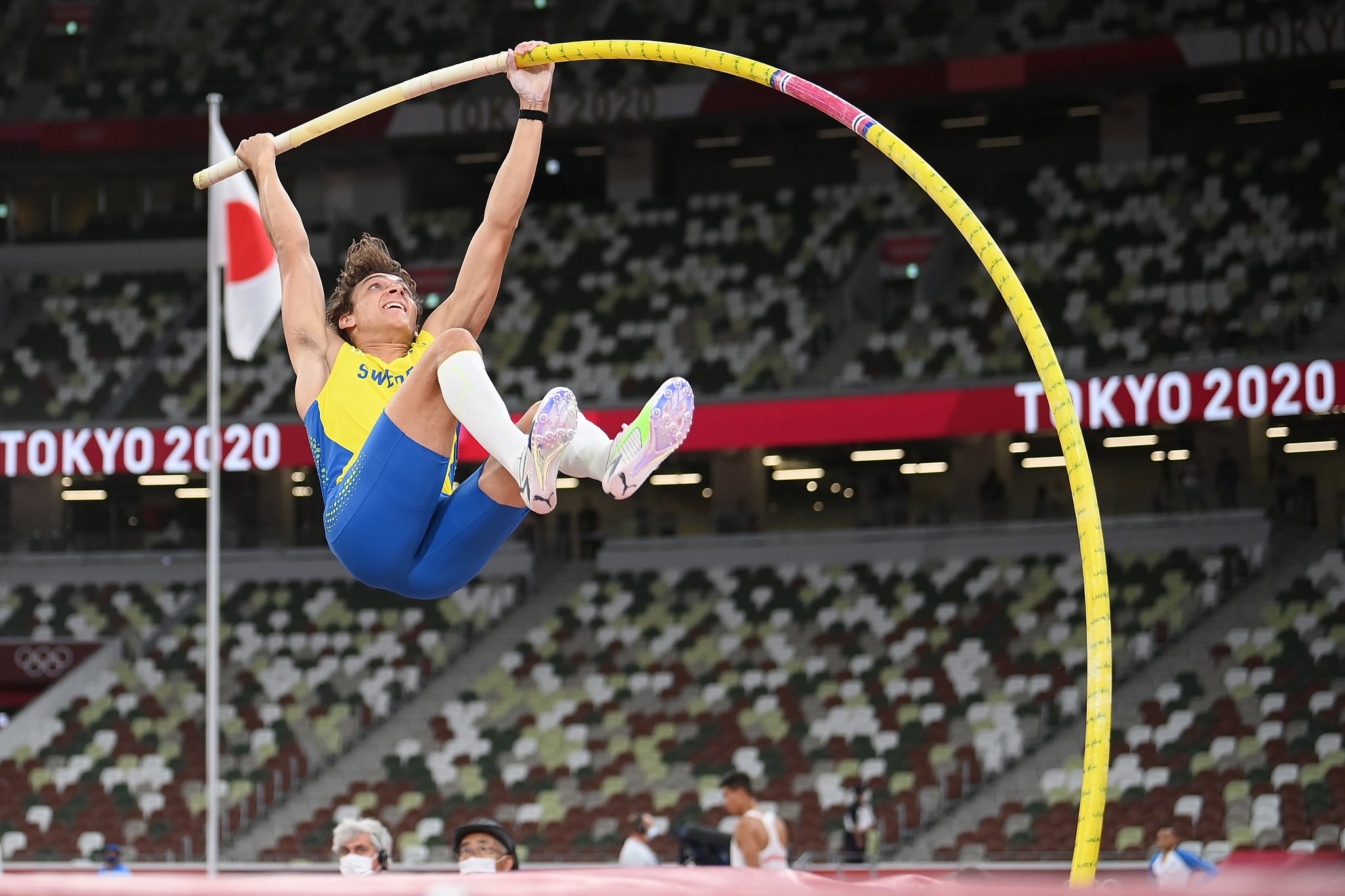 Duplantis, oro en salto con garrocha, muy cerca del récord