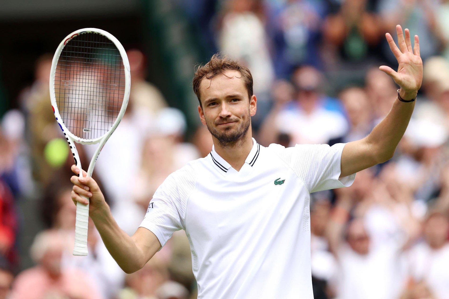 Medvedev y Fritz solventan sus debuts en Wimbledon