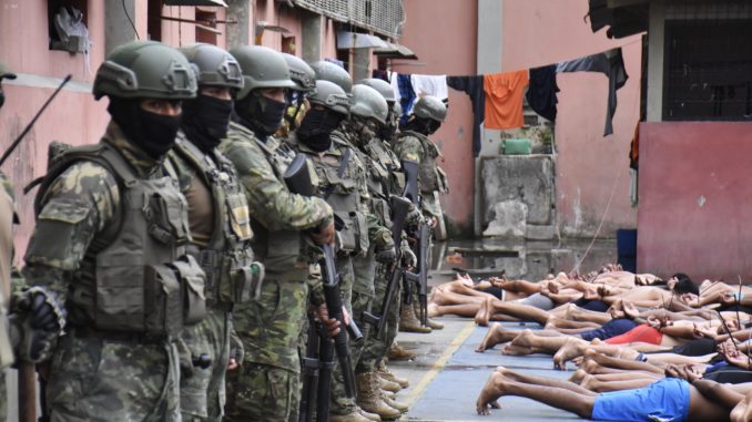 Militares siguen encontrando arsenal de guerra en la cárcel