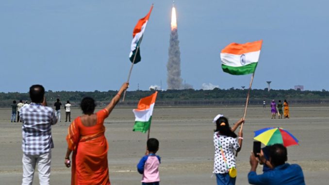 La Misión Espacial De La India Logra Con éxito Alunizar En El Polo Sur ...