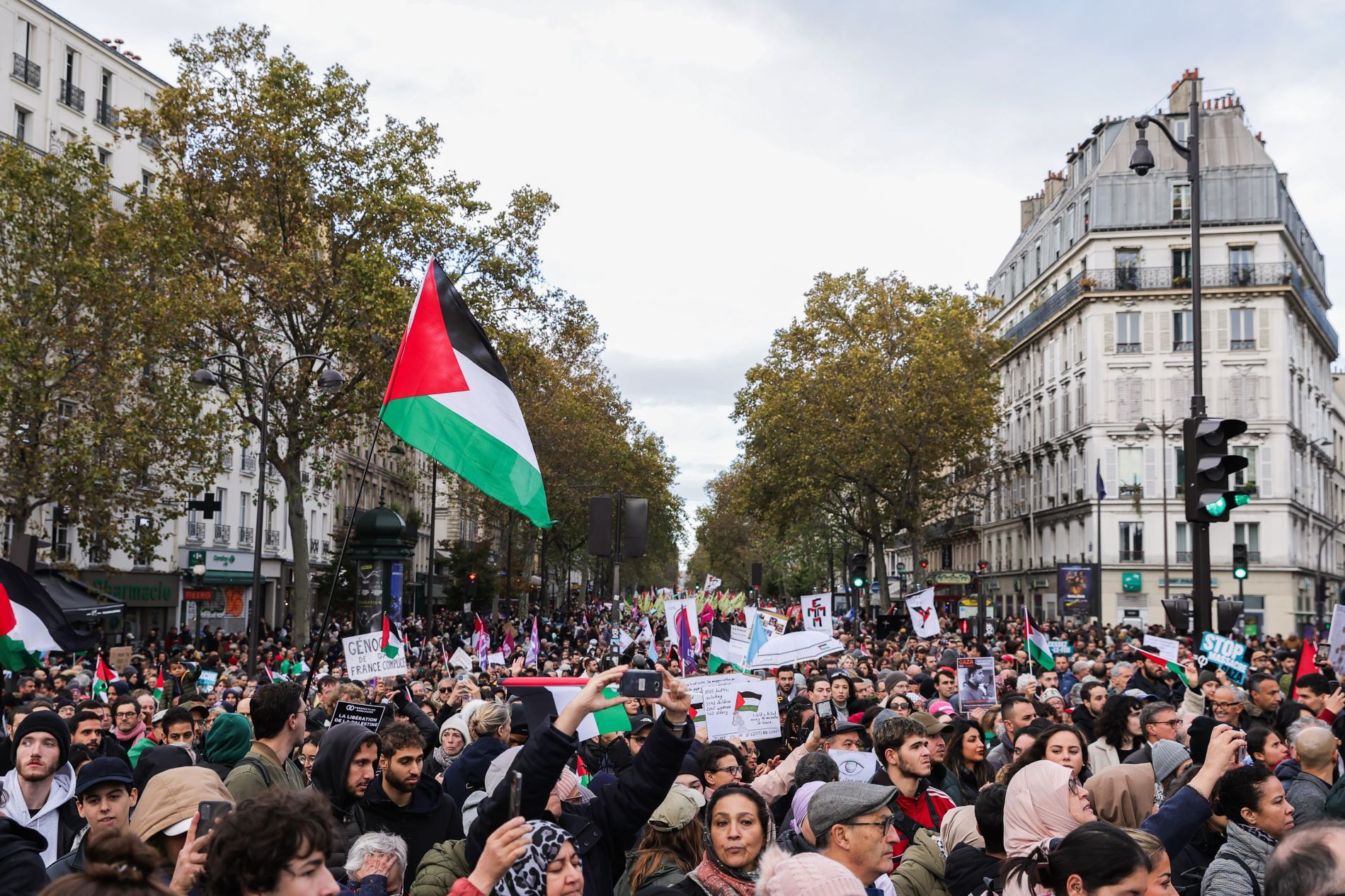 Miles de manifestantes en París para reclamar un alto el fuego inmediato en Gaza