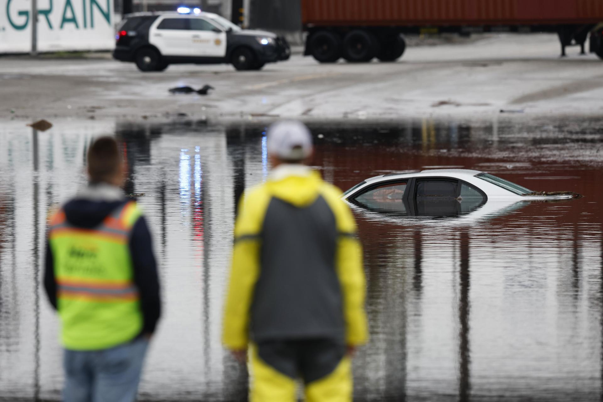 Emiten alertas de evacuación en California ante la amenaza de inundaciones por tormenta