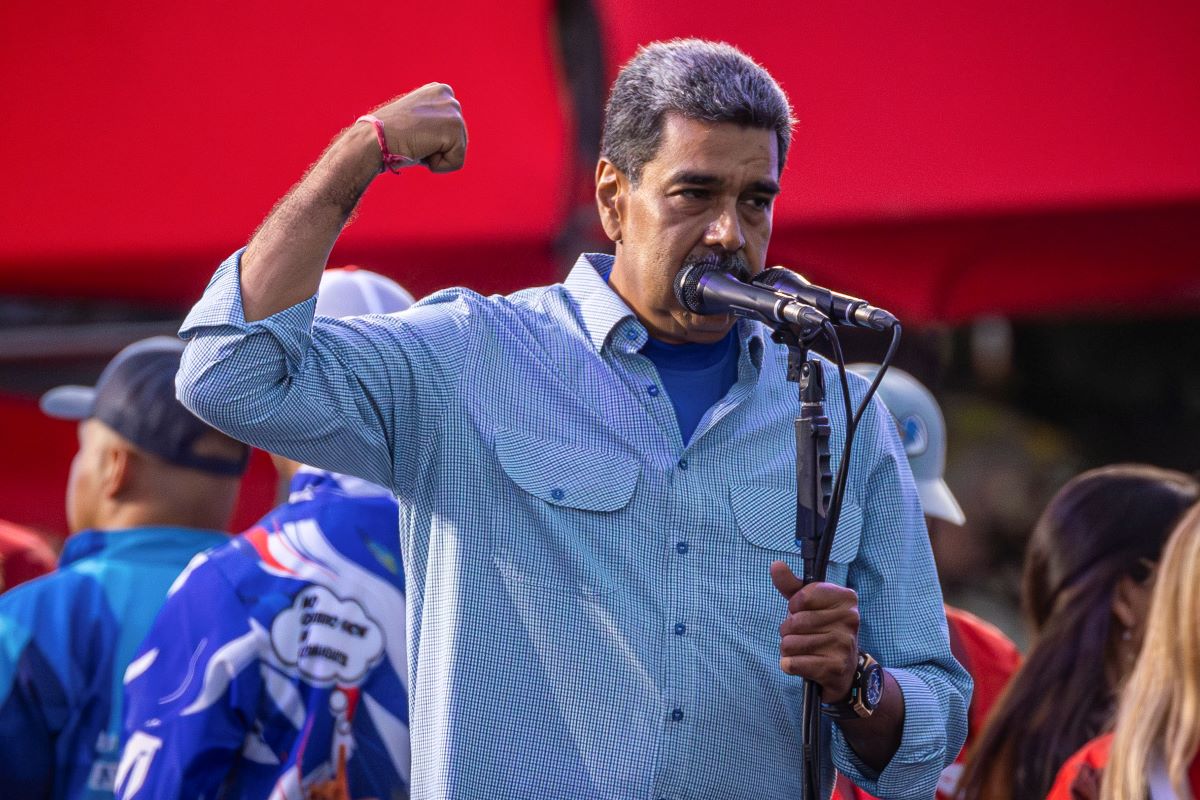 Maduro vota en Caracas y dice que respetará los resultados de las presidenciales