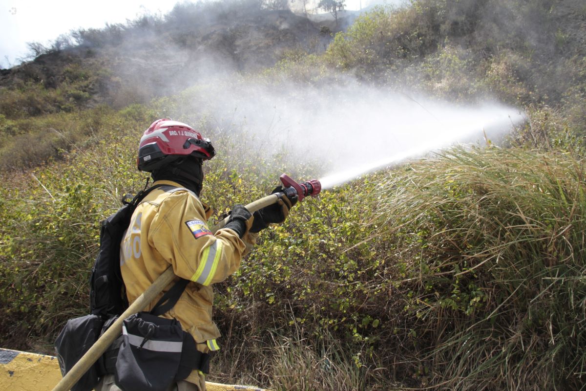 Los incendios forestales afectan la calidad del aire en Cuenca y Loja