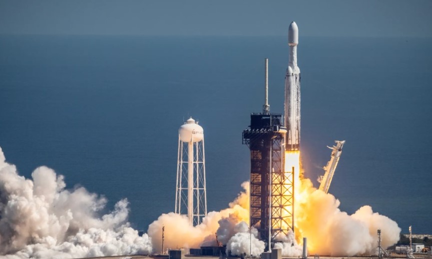 La NASA lanza desde Florida la enorme nave Clipper a una luna helada de Júpiter