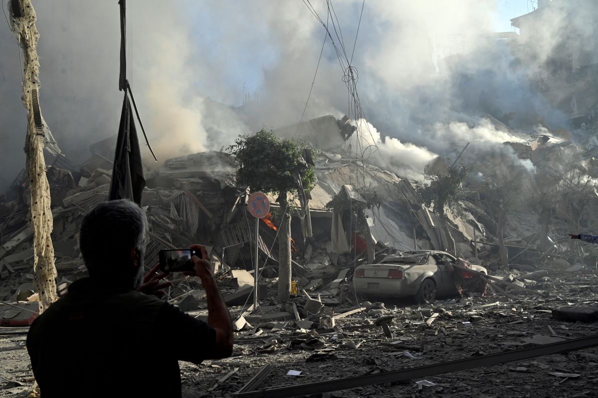 Israel bombs central Beirut
 – 2024-10-05 08:16:51