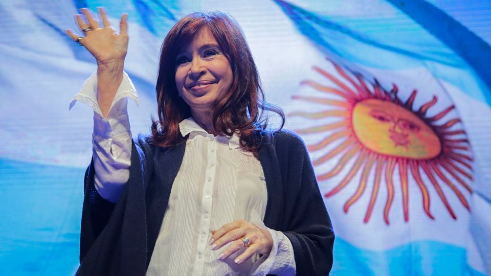 Cristina Fernández is sentenced to 6 years in prison |
 –