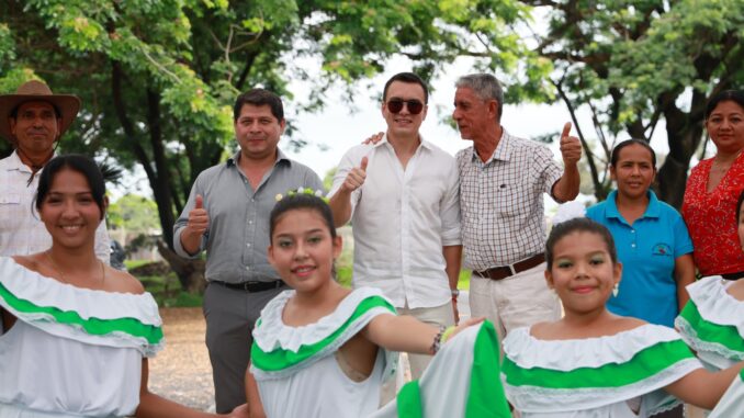 El presidente de la República, Daniel Noboa, en la hacienda La Virginia, en Los Ríos, este viernes, 27 de diciembre. Foto tomada de la cuenta de Presidencia Ecuador en X.