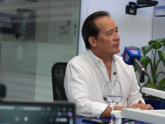 Henry Cucalon, candidato presidencial de Construye, en Radio Forever 92.5 FM, en Guayaquil, este jueves, 26 de diciembre de 2024. Foto extraída de la cuenta del aspirante en X.