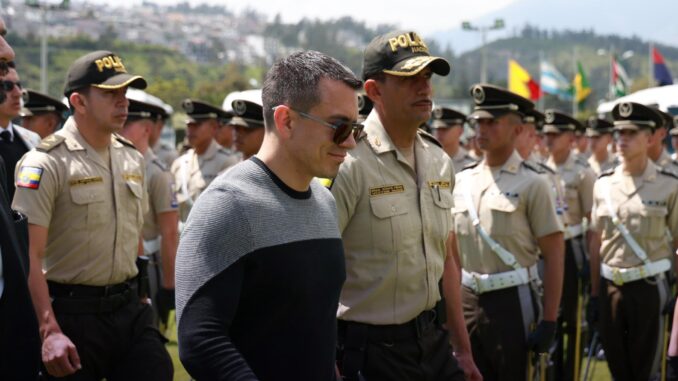 El presidente de la República, Daniel Noboa, en la Escuela Superior de Policía ‘General Enríquez Gallo’ , en Quito, este miércoles, 15 de enero de 2025. Foto extraída de la cuenta de la Presidencia en X.