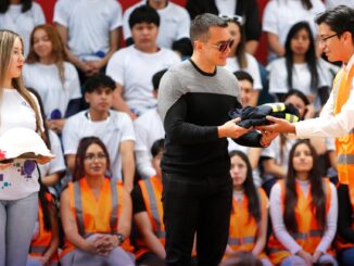 El presidente de la República, Daniel Noboa, en el Coliseo Deportivo de Calderón, en Quito, este miércoles, 15 de enero de 2025. Foto extraída de la cuenta de la Presidencia en X.