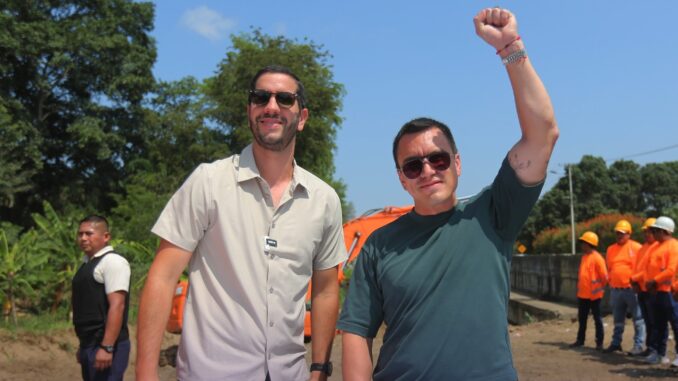 El presidente de la República, Daniel Noboa, junto al ministro de Transporte y Obras Públicas (MTOP), Roberto Luque, en la construcción del puente Lodana, en Manabí, este jueves, 23 de enero de 2025. Foto extraída de la cuenta de la Presidencia Ecuador en X.