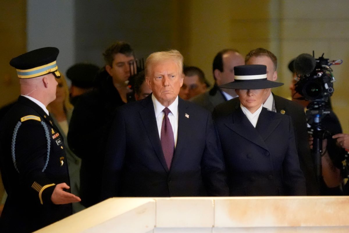 El sombrero de Melania, el atuendo más comentado de la investidura de Trump