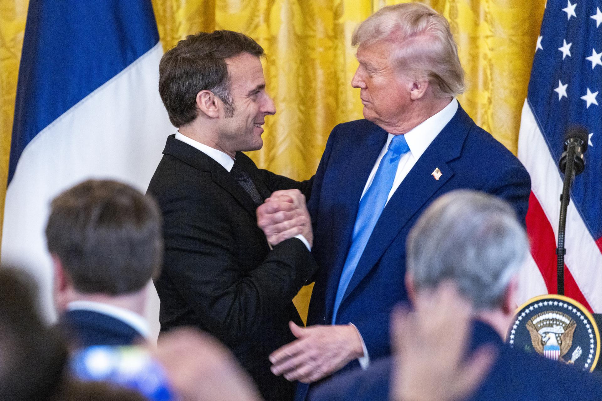 Macron junto a Trump: «La paz no debe suponer la rendición de Ucrania»